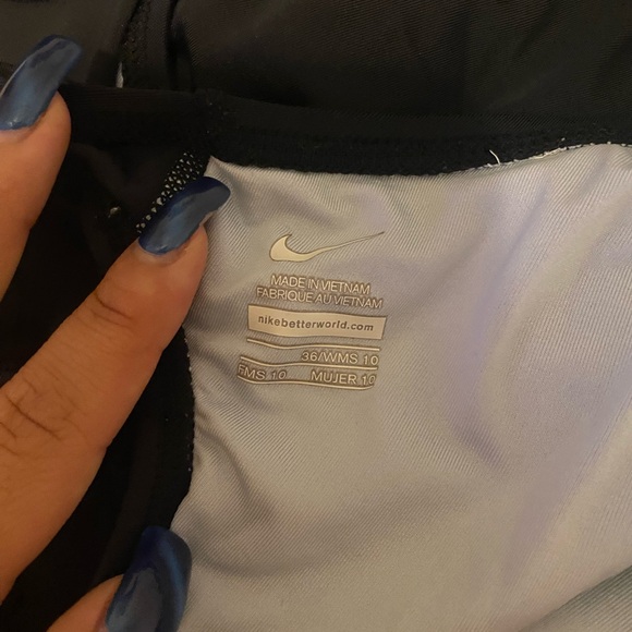 Nike Women’s Black One Piece Bathing suit size 10 - Picture 2 of 2